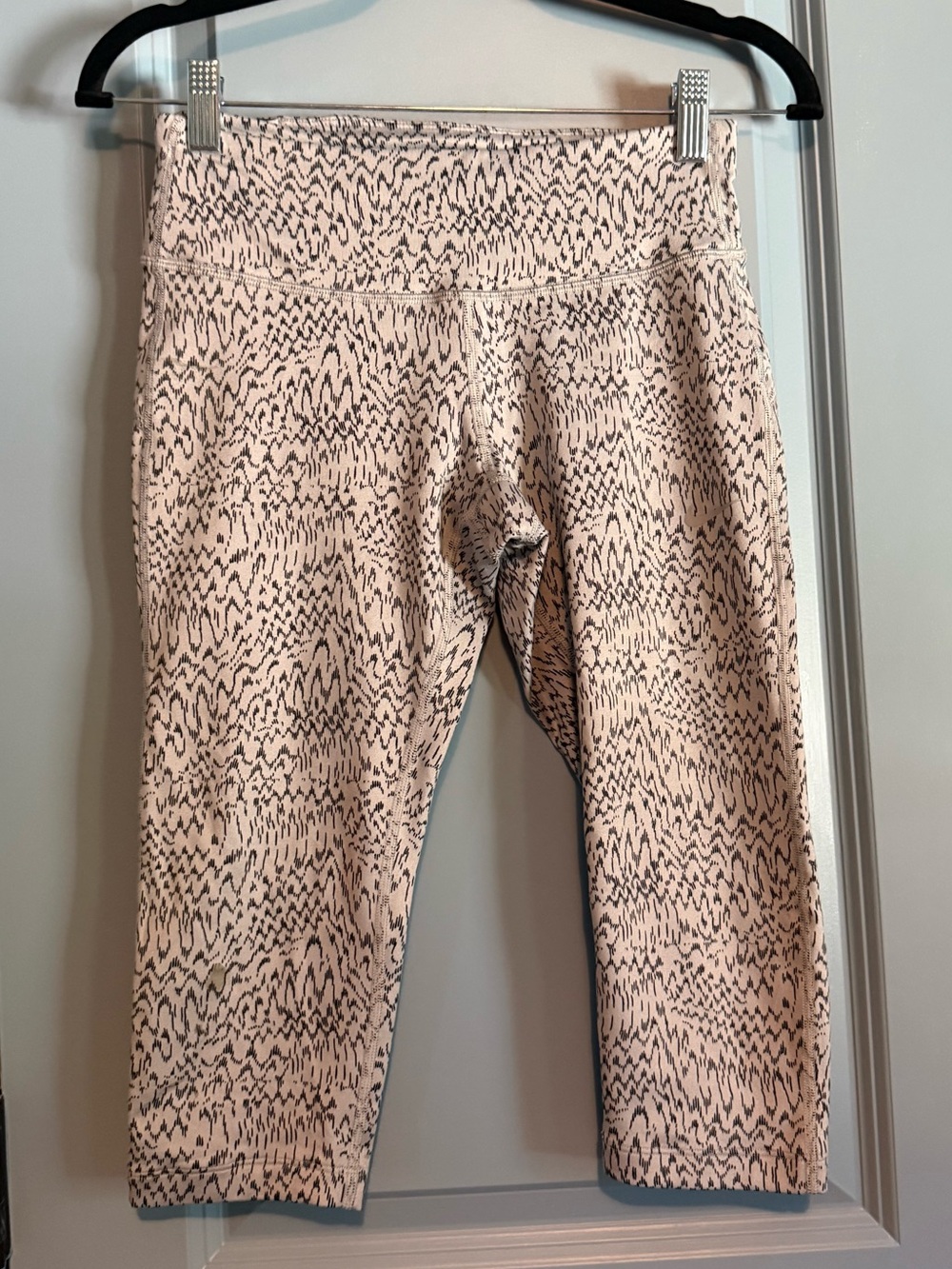 Nike Gray and Black Patterned Capri Leggings
